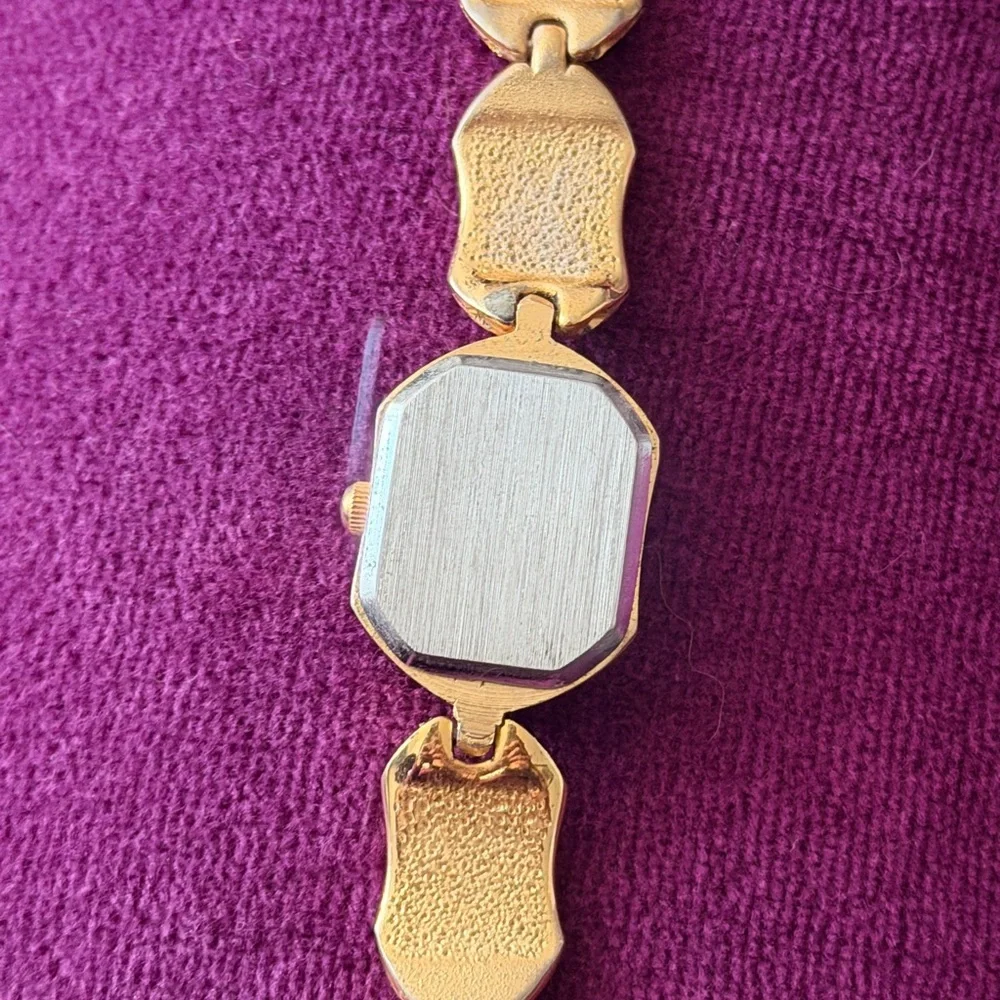 St. Martin Japona Women's Quartz Watch